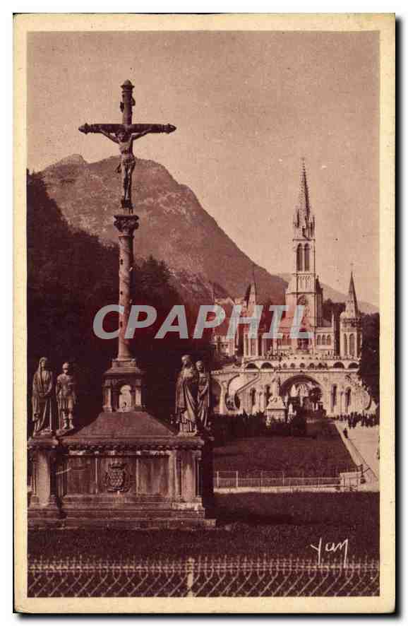 CPA Lourdes La Basilique et le Calvaire Breton 