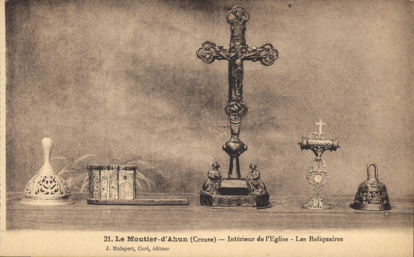 Le Moutier-d'Ahun (Creuse) — Intérieur de l'Église - Les Reliquaires