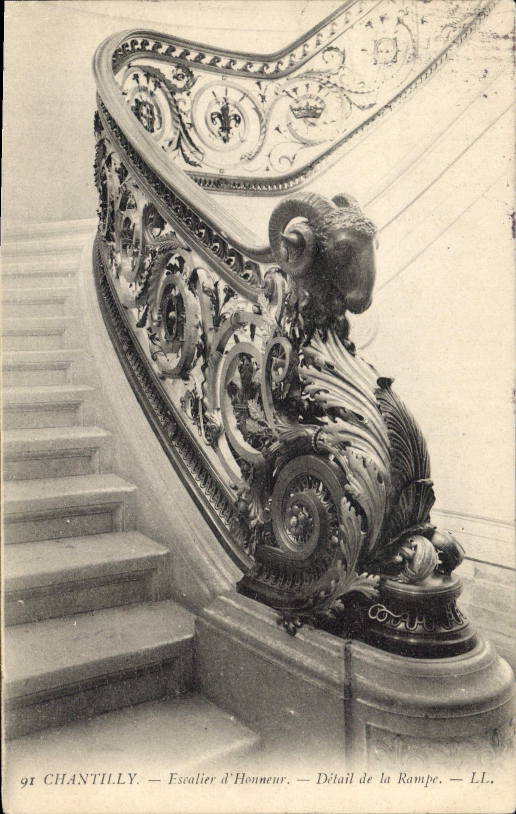 Chantilly — Escalier d'Honneur — Détail de la Rampe — LL.