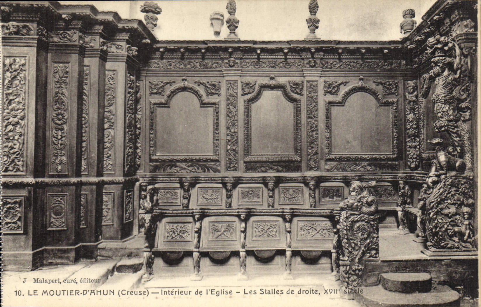 CPA Le Moutier d'Ahun Creuse Interieur de l'Eglise les Stalles de droite 