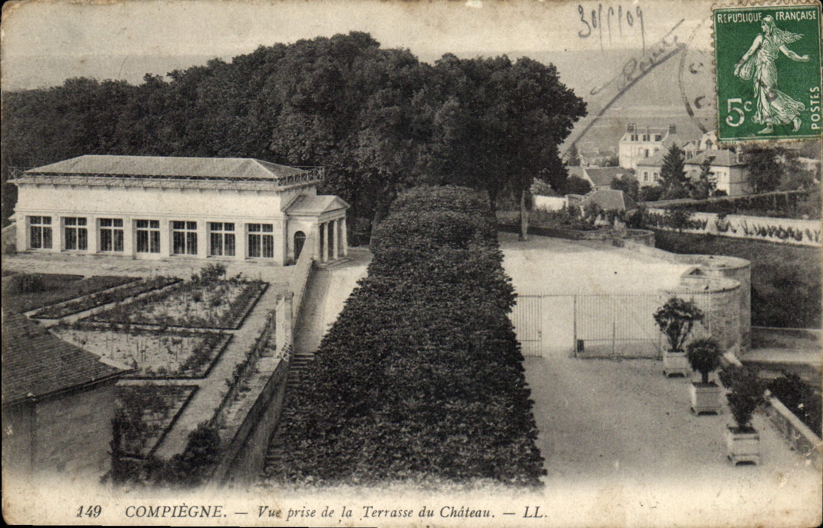 CPA Compiegne Vue prise de la Terrasse du Chateau 