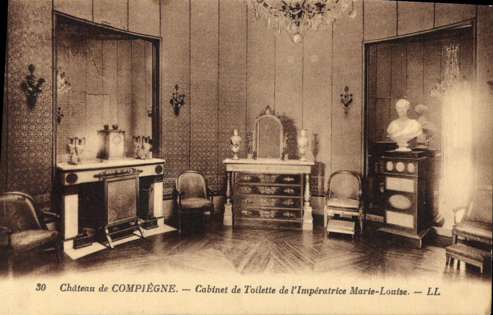 CPA Chateau de Compiegne Cabinet de Toilette de l'Imperatrice Marie Louise 