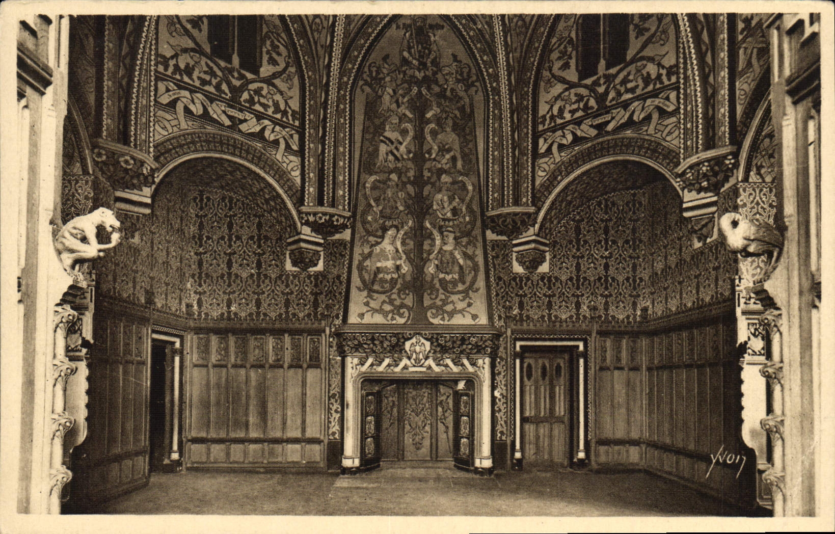Château de Pierrefonds (Oise) — Une des Chambres du Château — Yvon