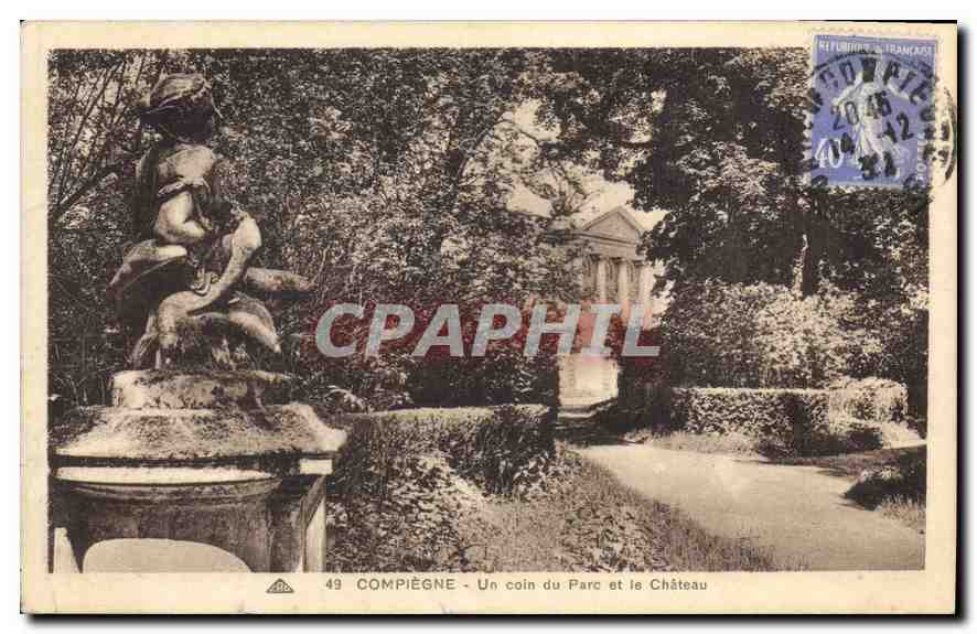 CPA Compiegne Un coin du Parc et le Chateau 