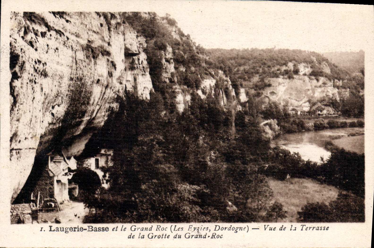 CPA Grotte du Grand Roc a Laugerie Basse les Eyzies Dordogne Vue de la Terrasse de la Grotte du Gran
