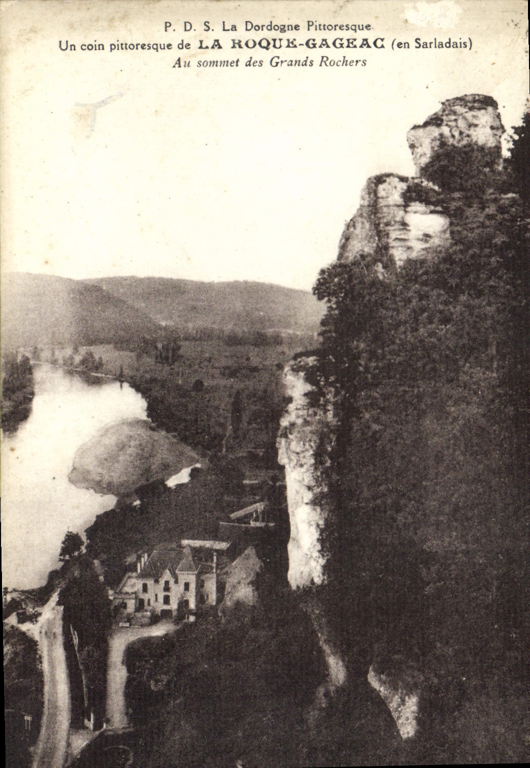 La Roque-Gageac — Picturesque View from the Top of the Grands Rochers — P.D.S. La Dordogne Pittoresque