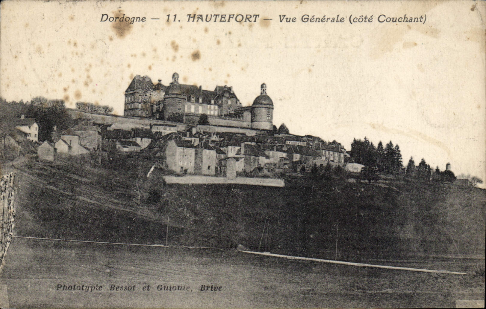 CPA Dordogne Hautefort Vue generale cote couchant 