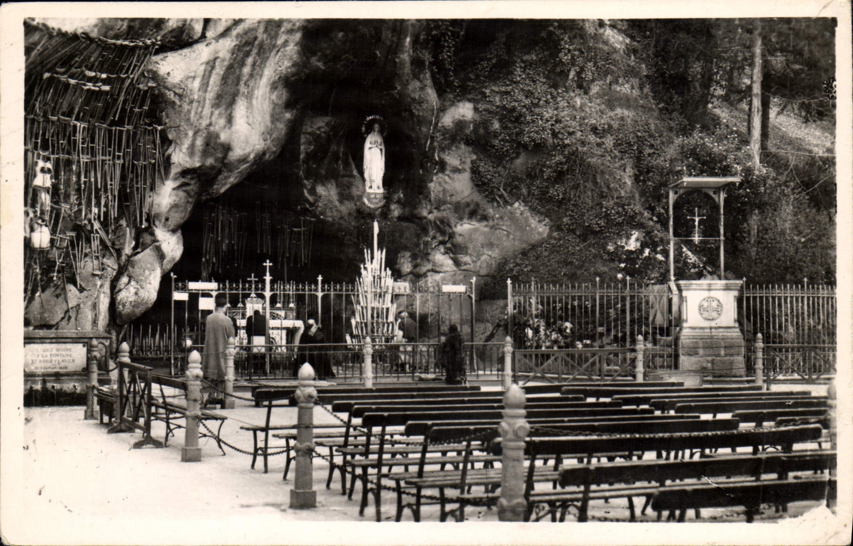 CPA Lourdes La Grotte Miraculeuse 
