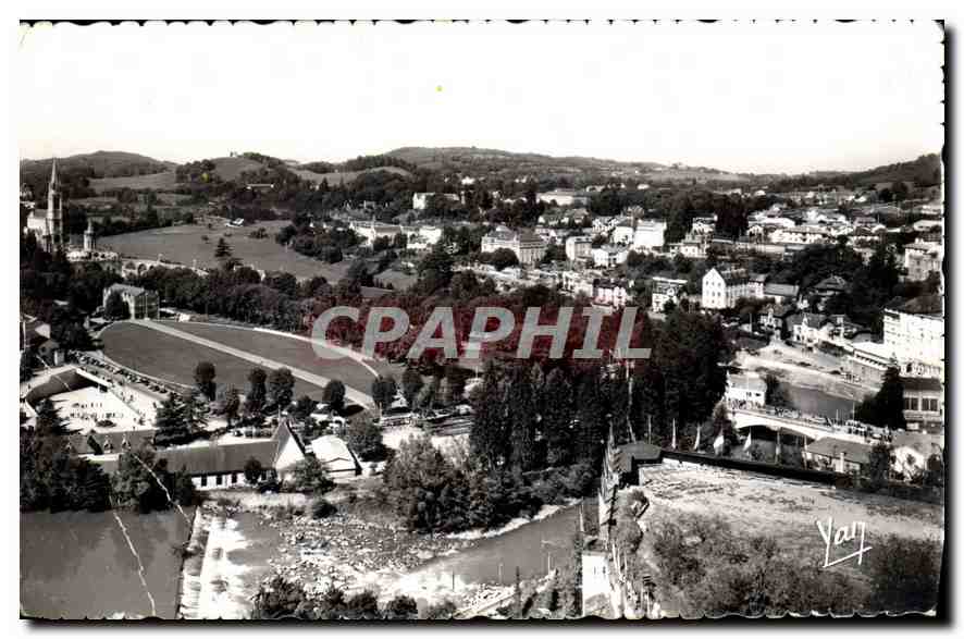 CPA Lourdes Vue vers les Sanctuaires prise du Chateau Fort 