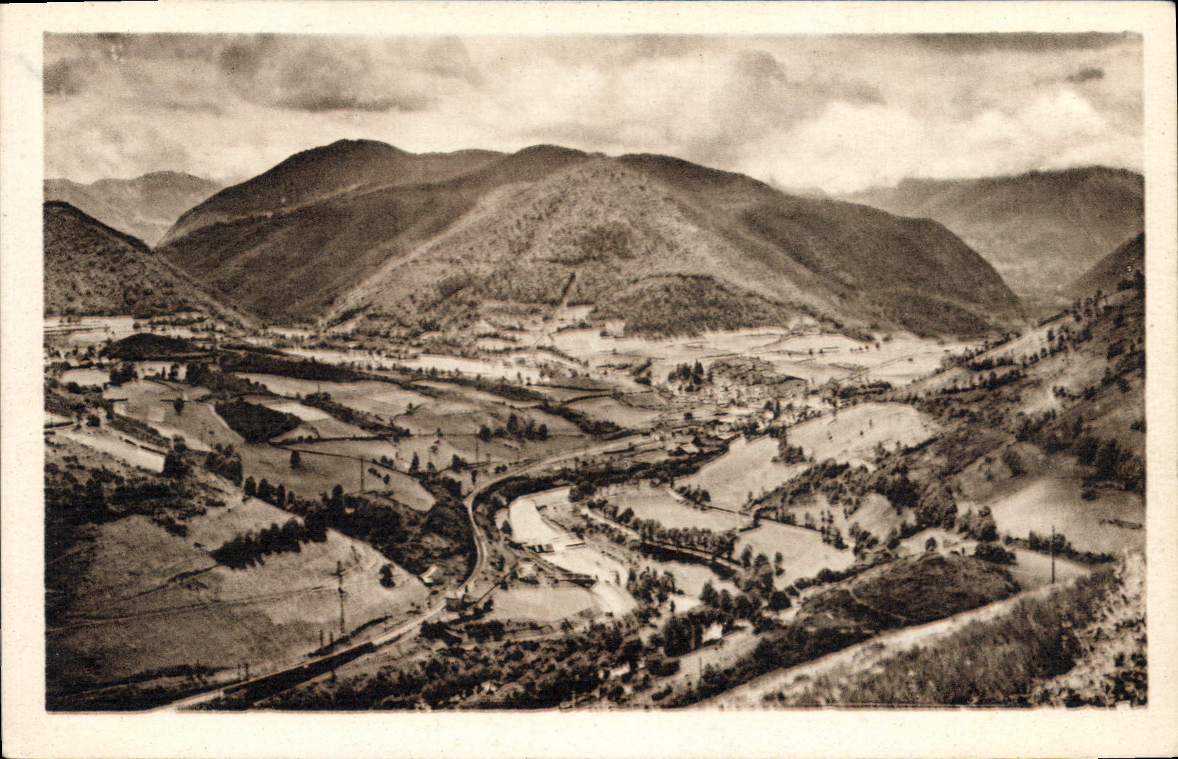 Bagnères-de-Bigorre — Ansicht vom Aufstieg zum Col d'Aspin — Cie des Arts Photomécaniques, Paris