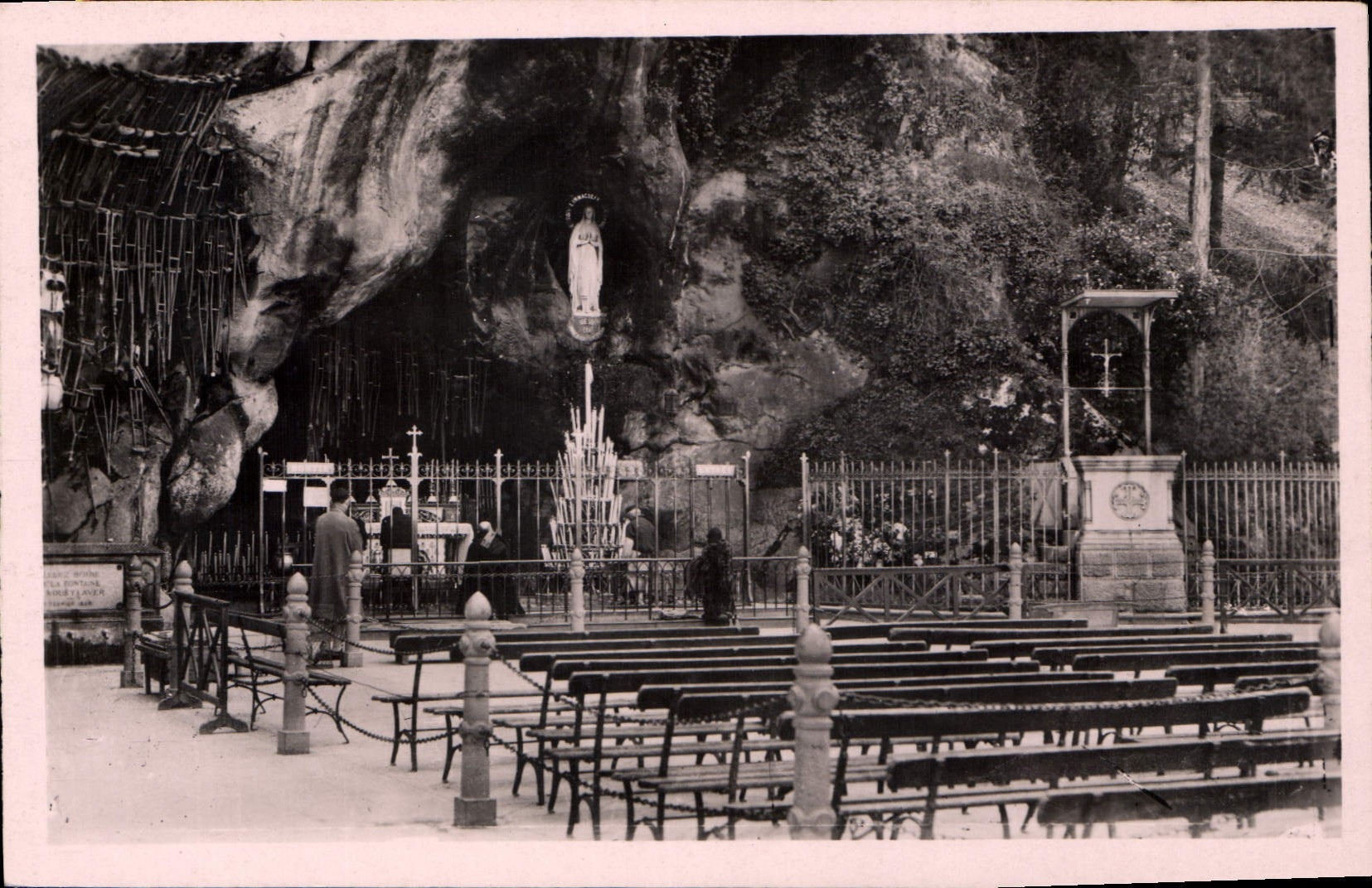 La Grotte Miraculeuse — Lourdes — Édition P. Doucet
