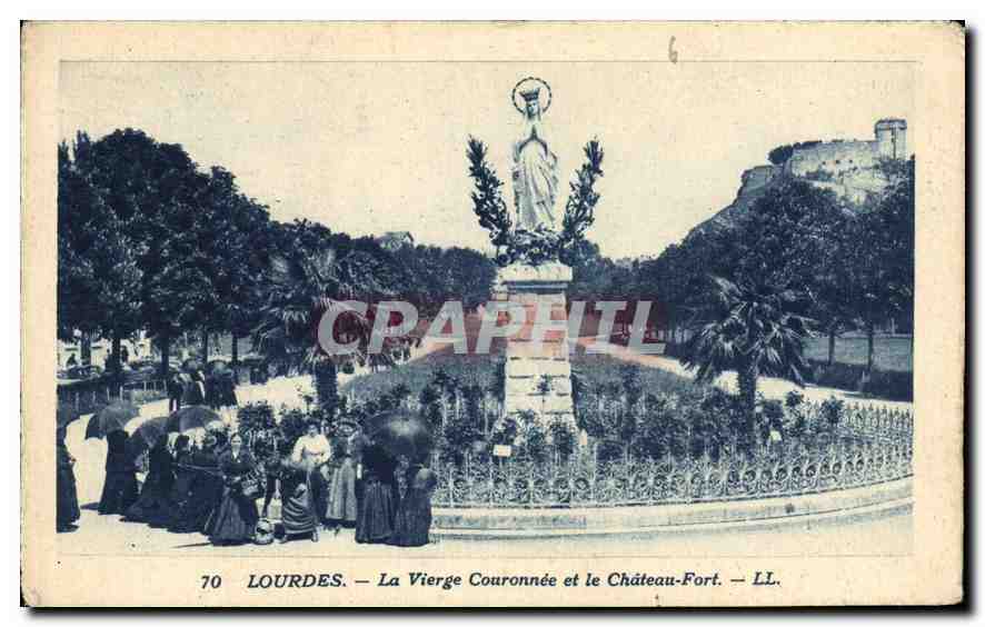 CPA Lourdes La Vierge Couronnee et le Chateau Fort 