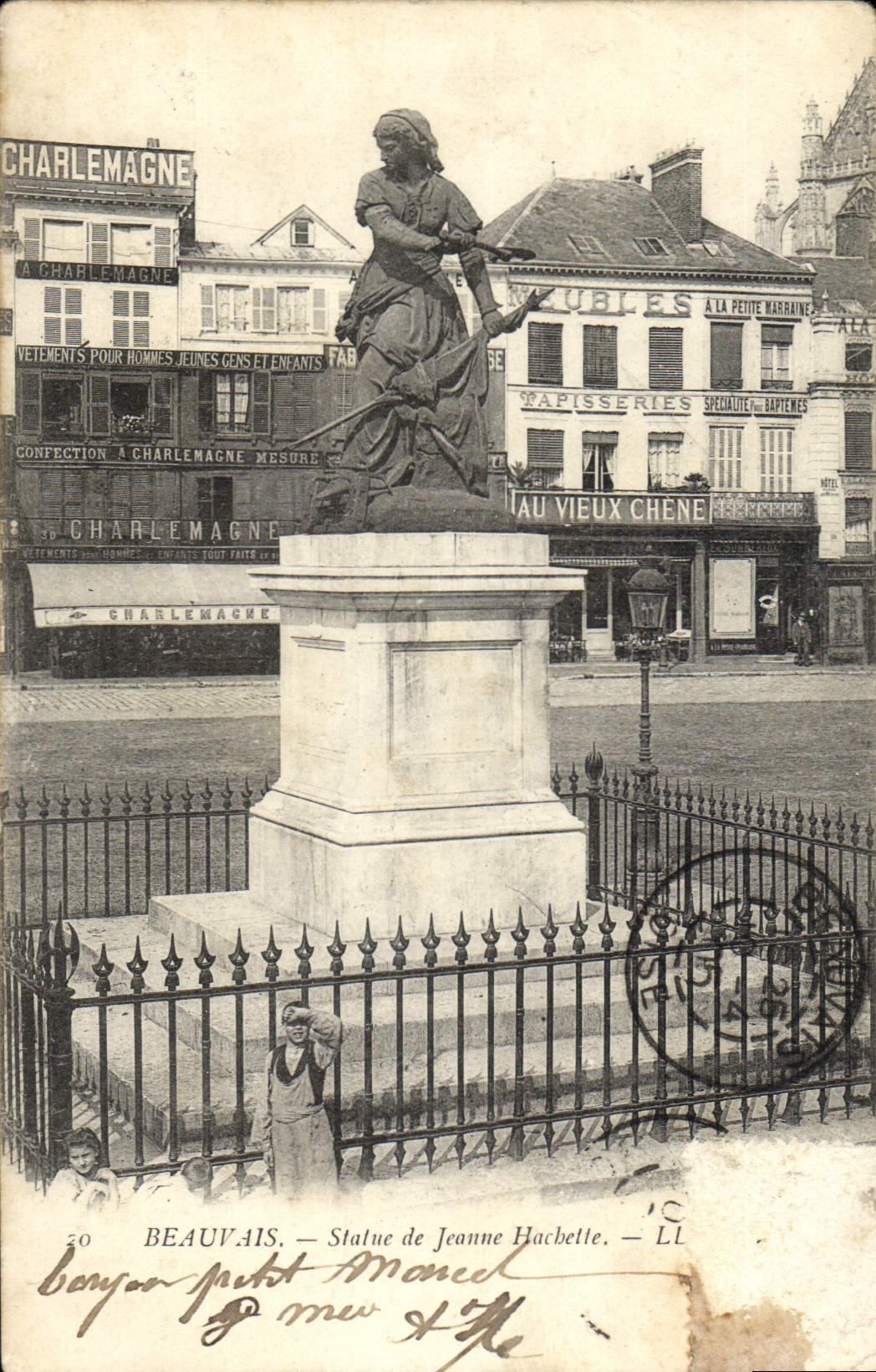 CPA Beauvais Statue de Jeanne Hachette Charlemagne