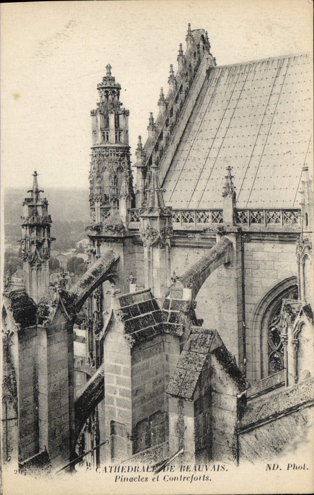 Cathédrale de Beauvais — Pinacles et Contreforts — ND. Phot.