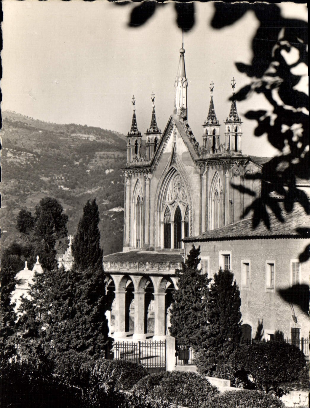 CPA Nice Cimiez Vue sur le Monastere de Cimiez et l'Orangeraie 