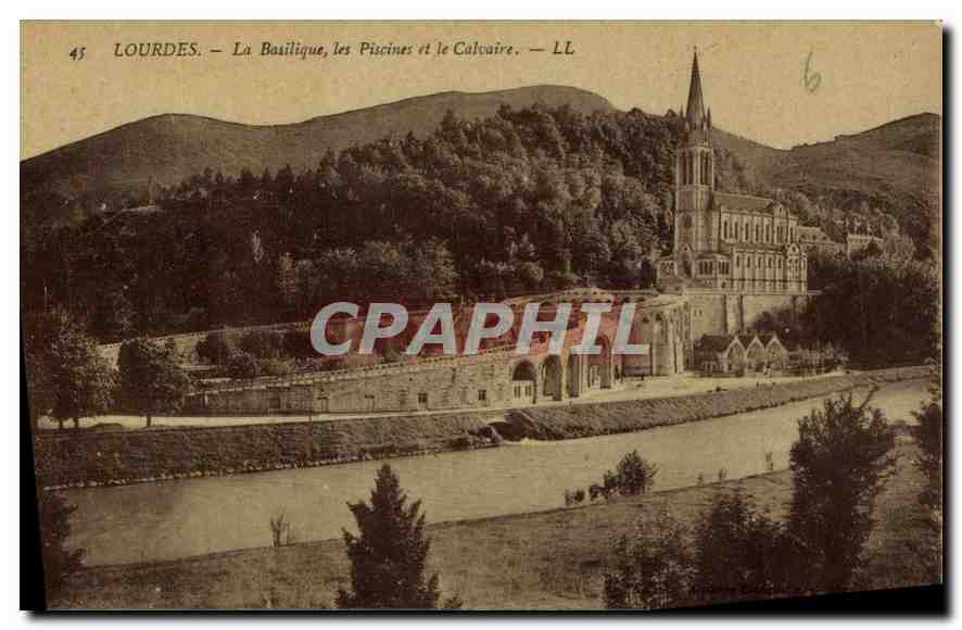 CPA Lourdes La Basilique les Piscines et le Calvaire 