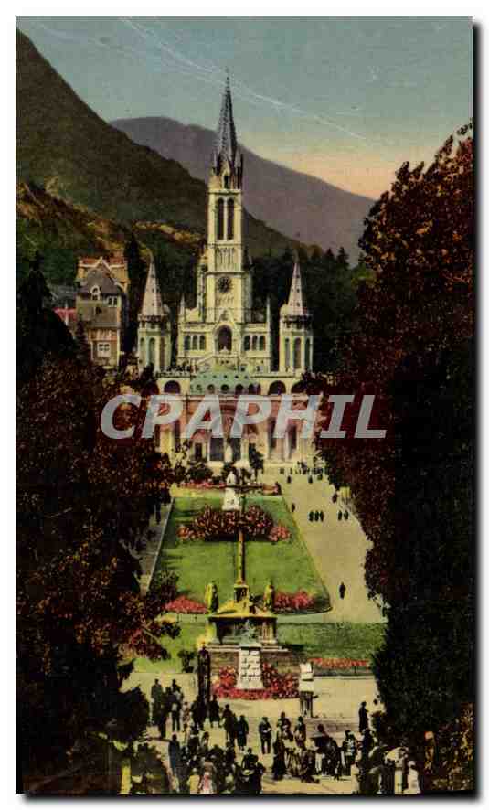 CPA Lourdes La Basilique l'Esplanade 