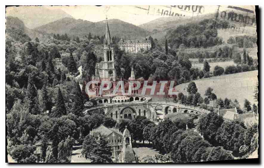 CPA Lourdes La Basilique et le Monument Interallie 