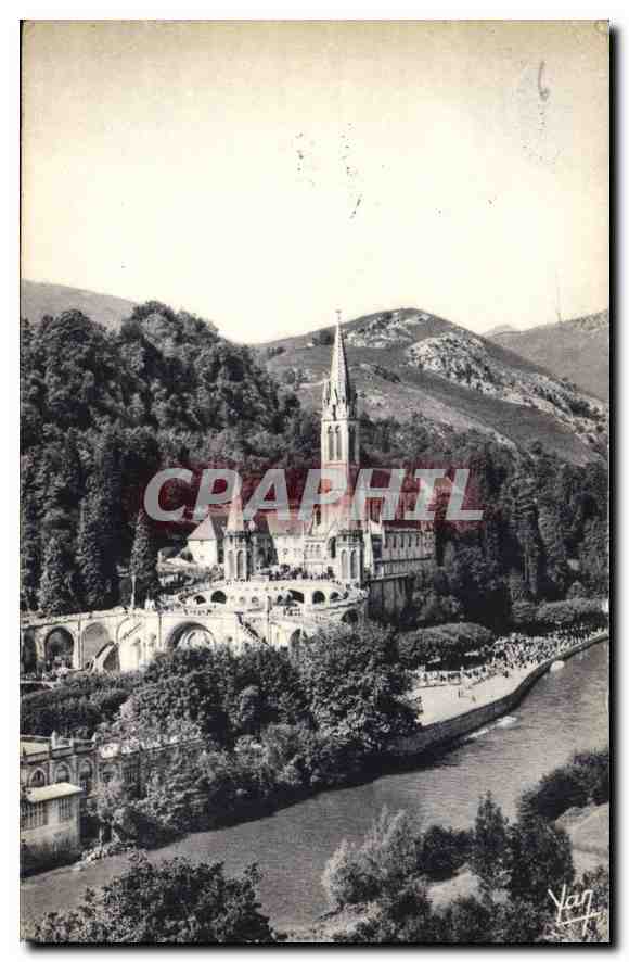 CPA Lourdes La Basiique et le Gave 