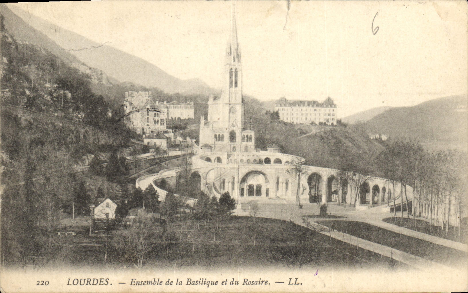CPA Lourdes Ensemble de la Basilique et du Rosaire 