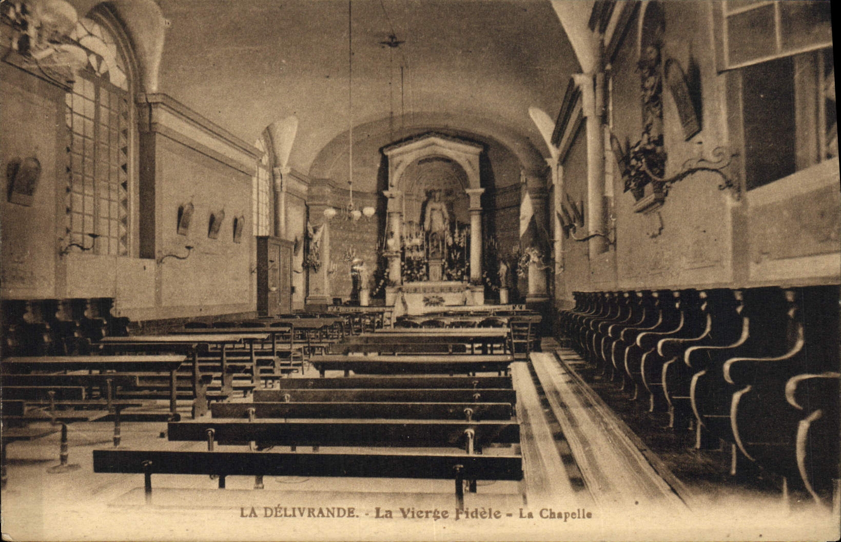 CPA La Delivrande La Vierge Fidele La Chapelle 