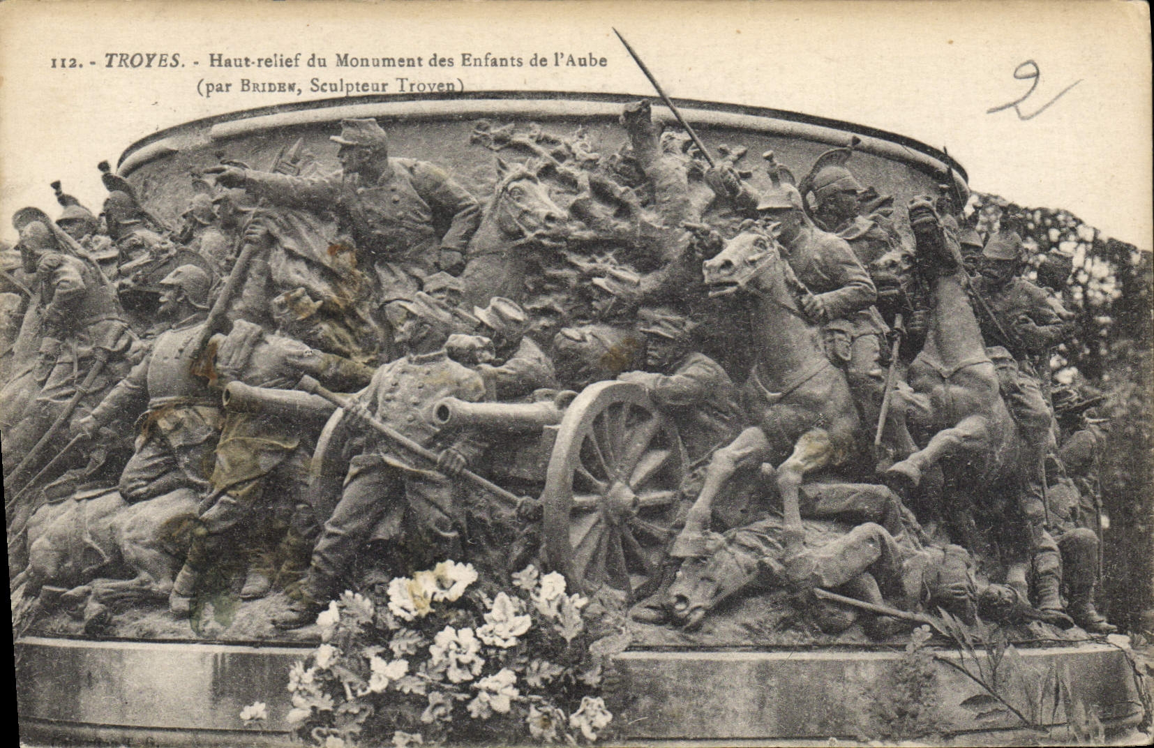 CPA Troyes Haut Relief du Monument des Enfants de l'Aube 