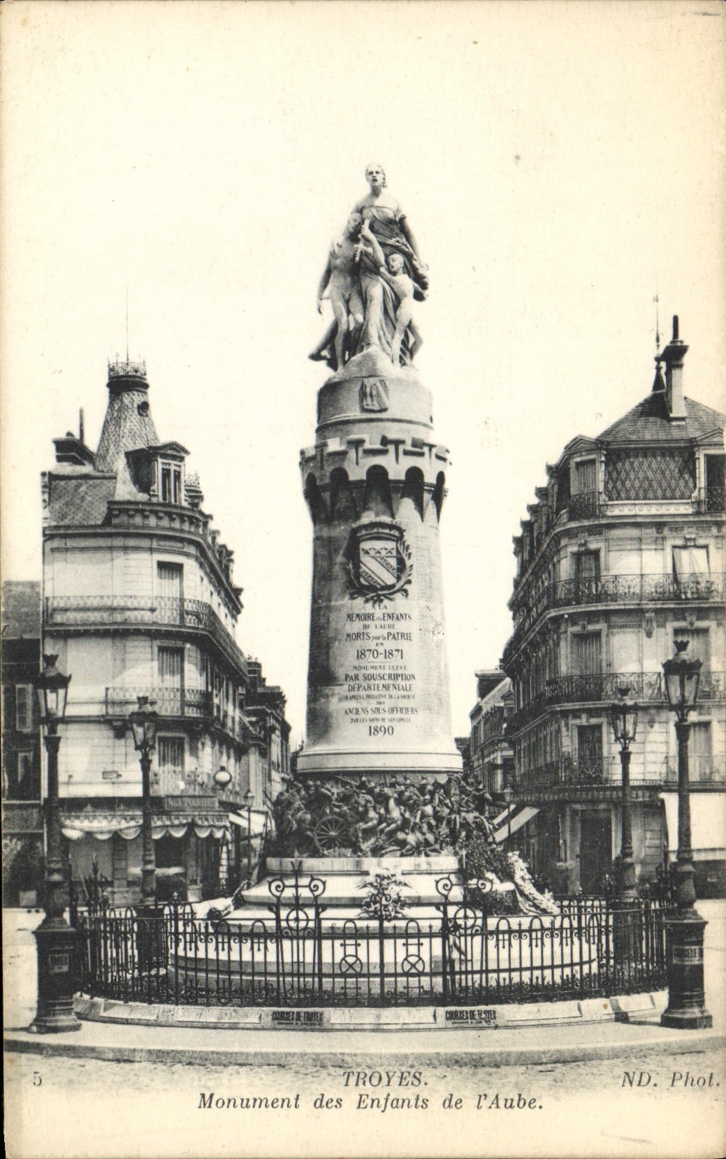 Troyes — Monument des Enfants de l'Aube — ND. Phot.