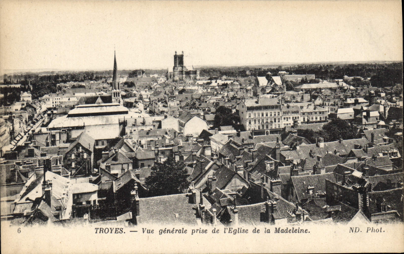 Troyes — Vue générale prise de l'Église de la Madeleine — ND. Phot.