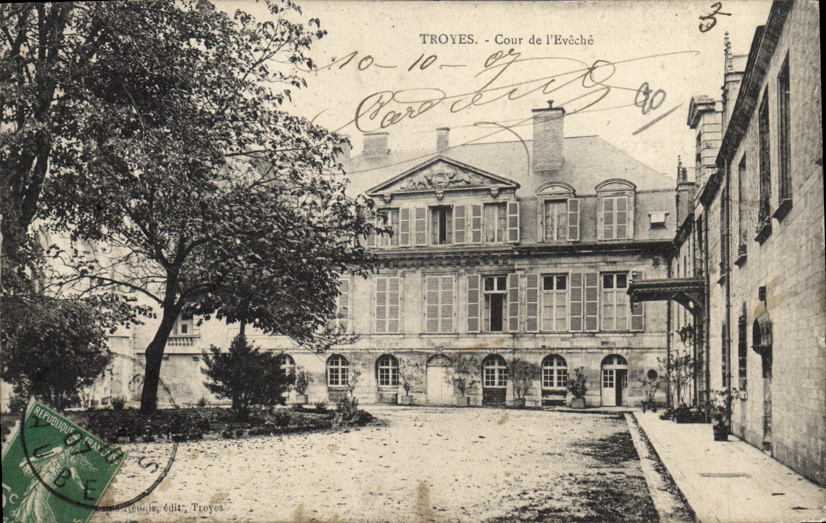 CPA Troyes Cour de l'Eveche 