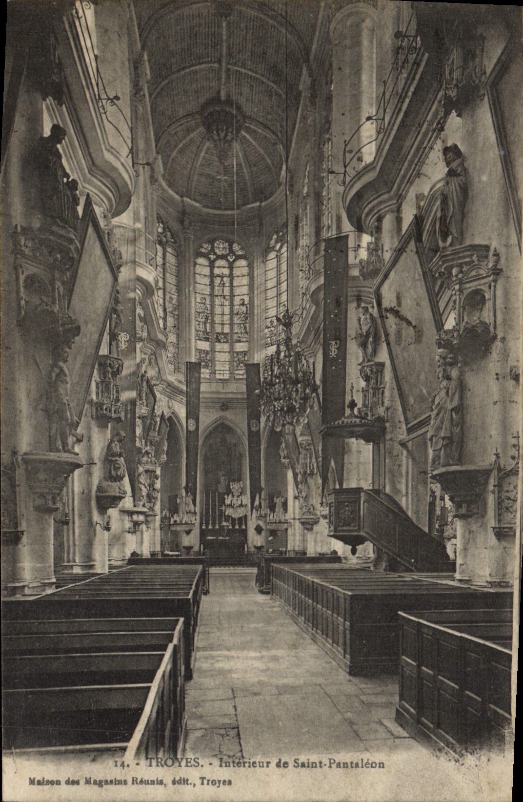 Intérieur de Saint-Pantaléon — Troyes — Maison des Magasins Réunis, édit. Troyes