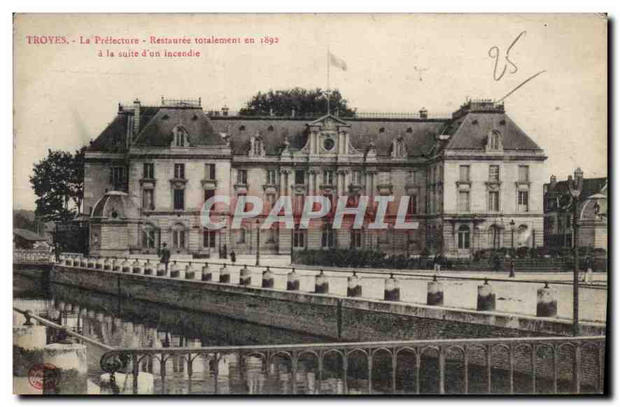 Troyes - La Préfecture - Restaurée totalement en 1892 à la suite d'un incendie