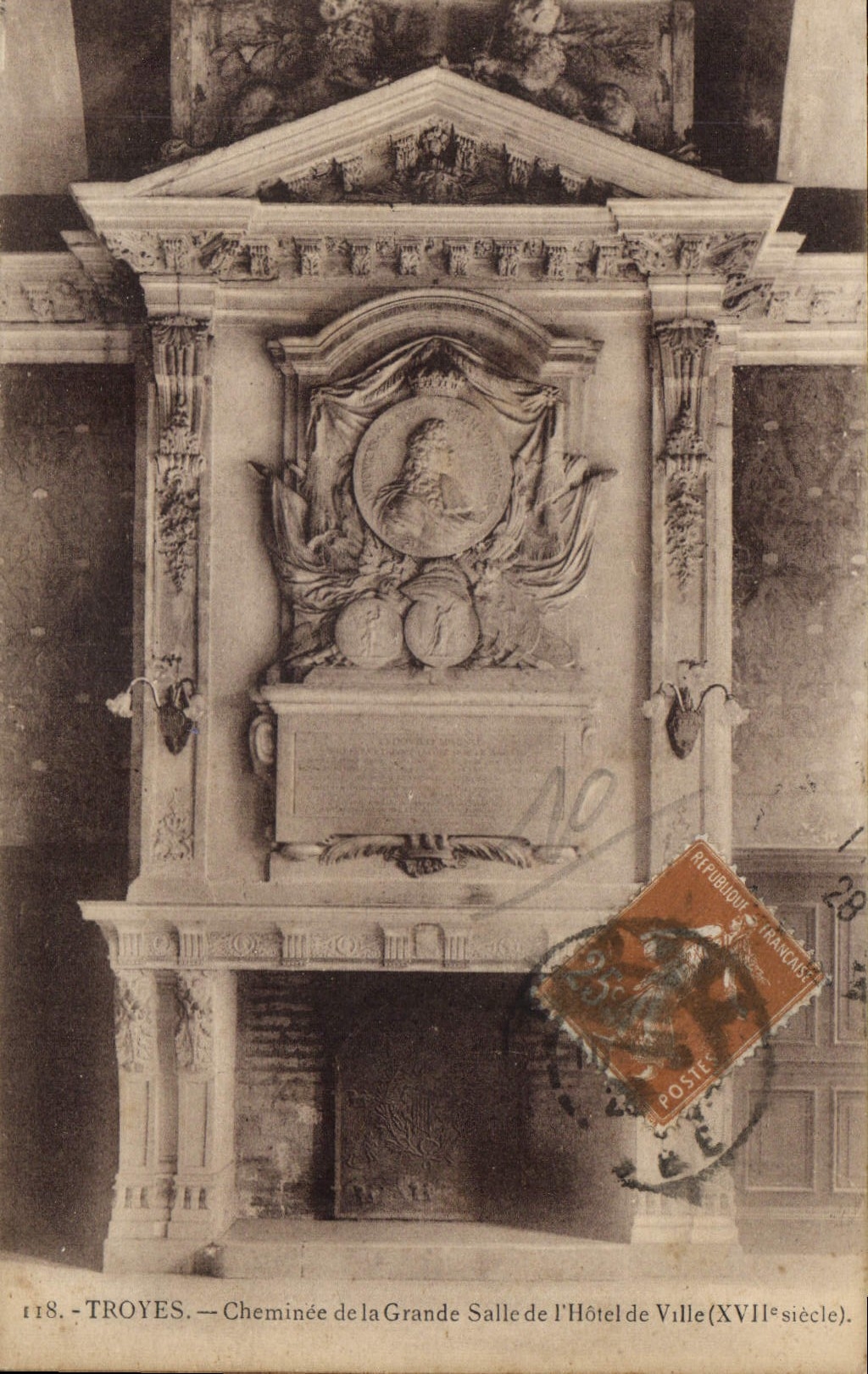 Troyes — Cheminée de la Grande Salle de l'Hôtel de Ville (XVIIe siècle) — B. Mauss, éditeur T. 6.