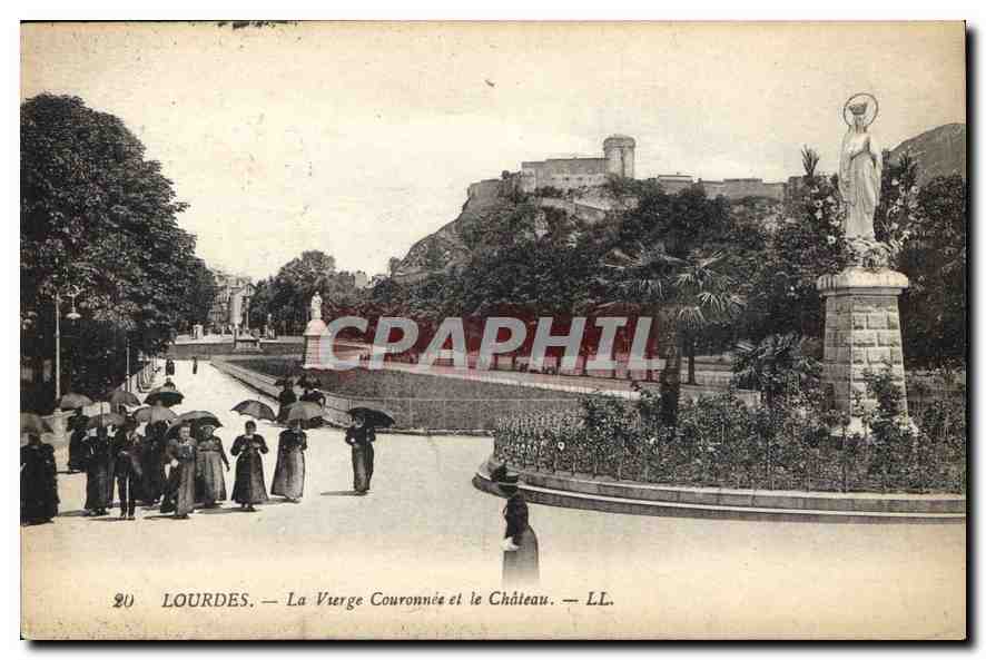 CPA Lourdes La Vierge Couronnee et le Chateau 