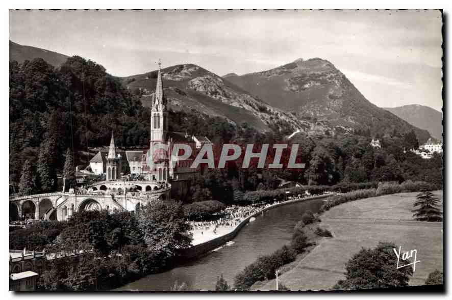 CPA Lourdes La Basilique et le Gave 