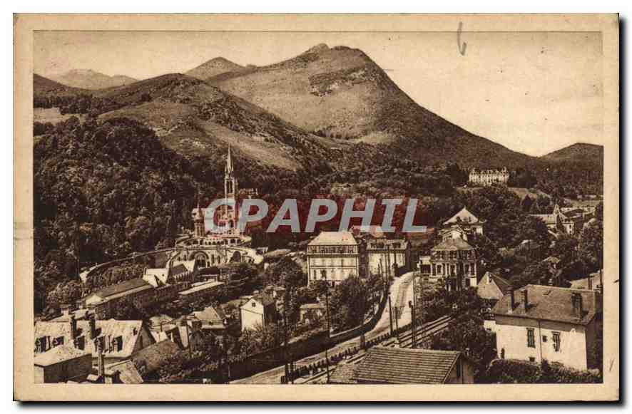 CPA Lourdes Vue Generale sur la Basilique de la Route de Pau 