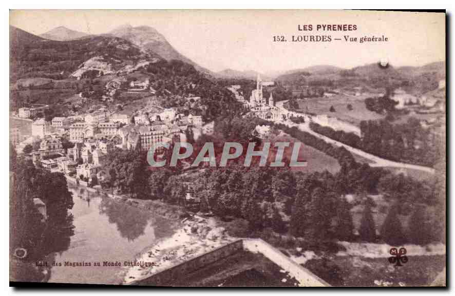 CPA Les Pyrenes Lourdes Vue generale 