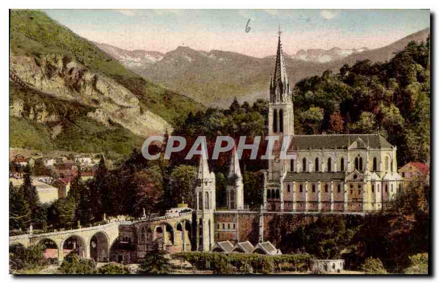 CPA Lourdes Les Rampes et la Basilique Au fond l'Adiden 