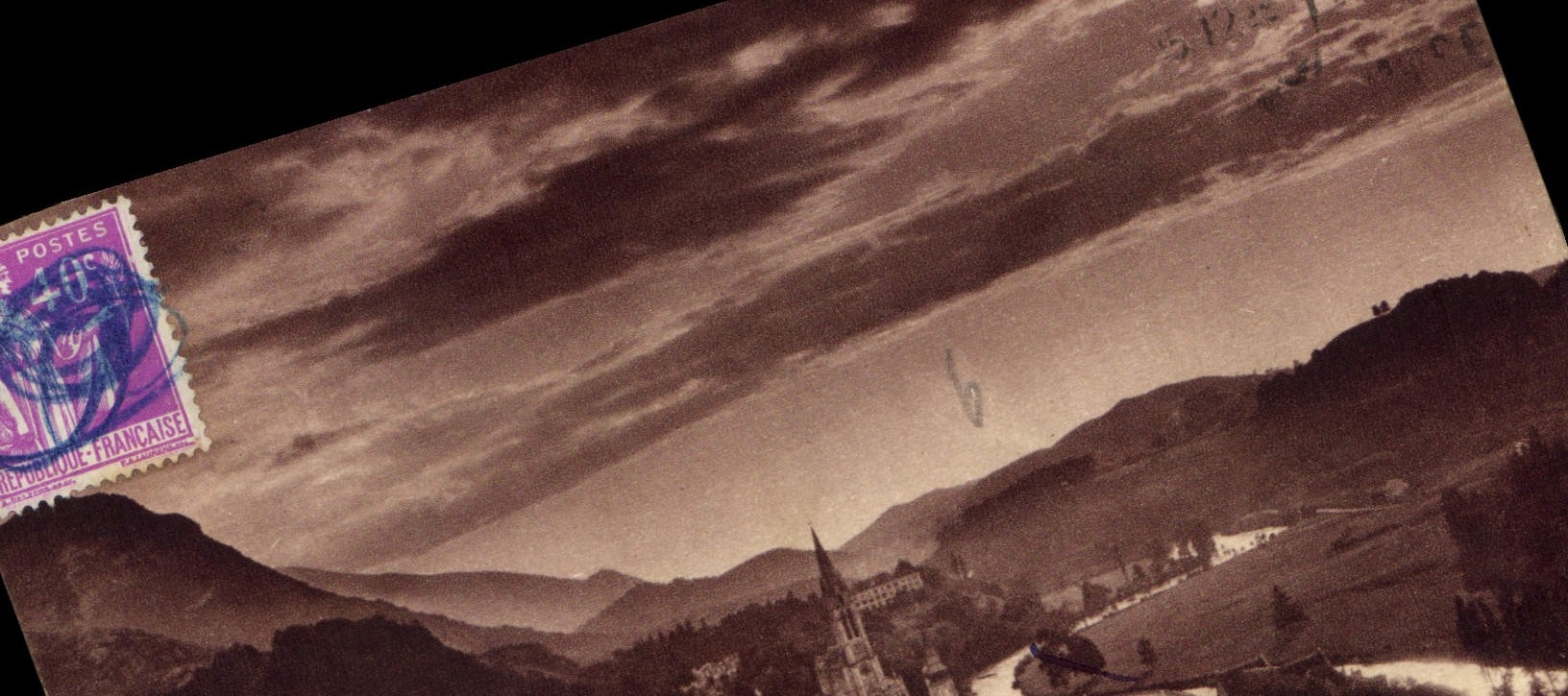 Lourdes (H.-P.) — La Basilique vue du Château — Éditions JOVÉ, Pau (B.-P.)
