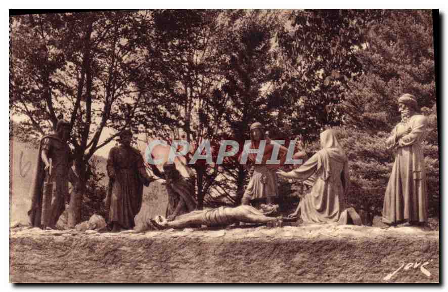 CPA Lourdes HP Le Calvaire XI Station Jesus est attache a la Croix 