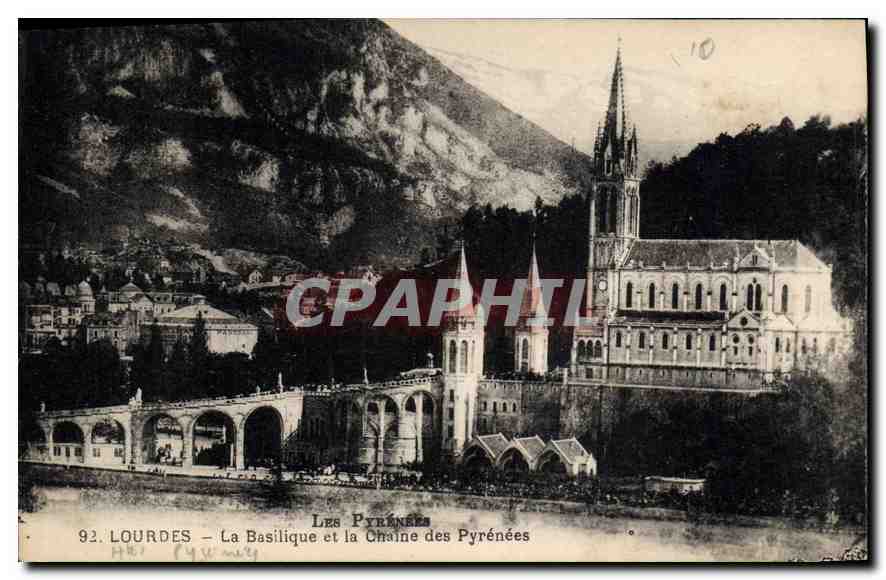 CPA Lourdes La Basilique et la Chaine des Pyrenees 
