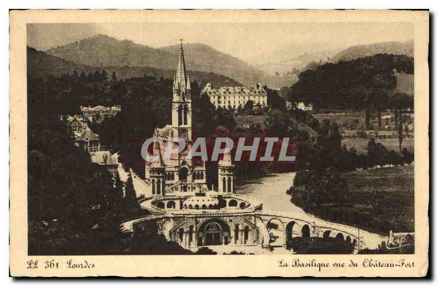 CPA Lourdes La Basilique vue du Chateau Fort 