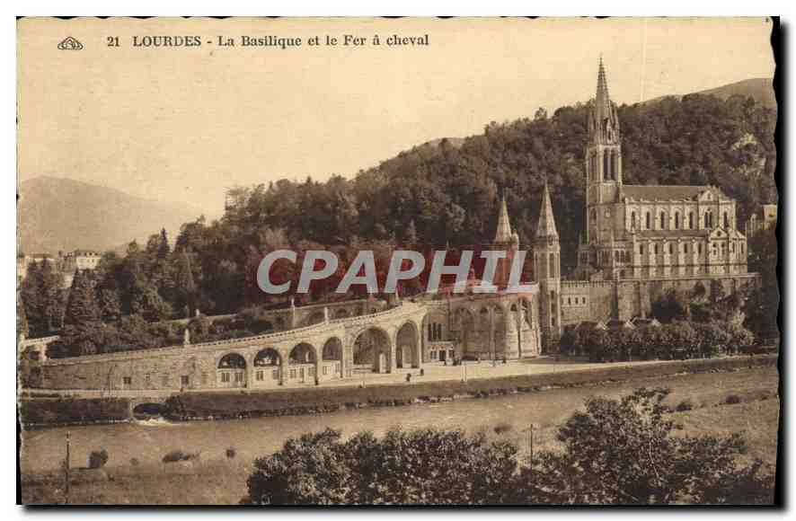 CPA Lourdes La Basilique et le Fer a cheval 