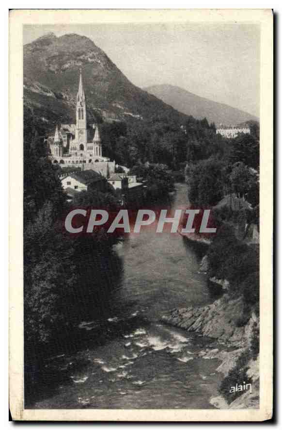CPA Lourdes La Basilique et le Gave 