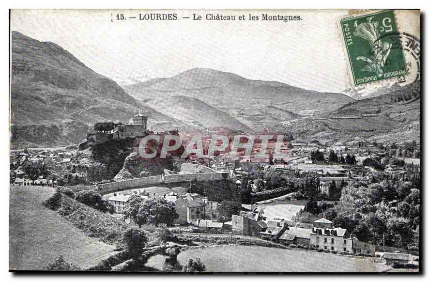 CPA Lourdes Le Chateau et les Montagnes 