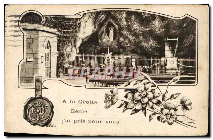 CPA Lourdes A la Grotte Benie j'aie prie pour vous 