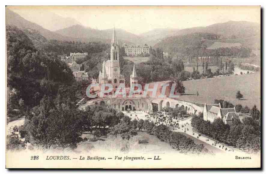 CPA Lourdes La Basilique Vue plongeante 