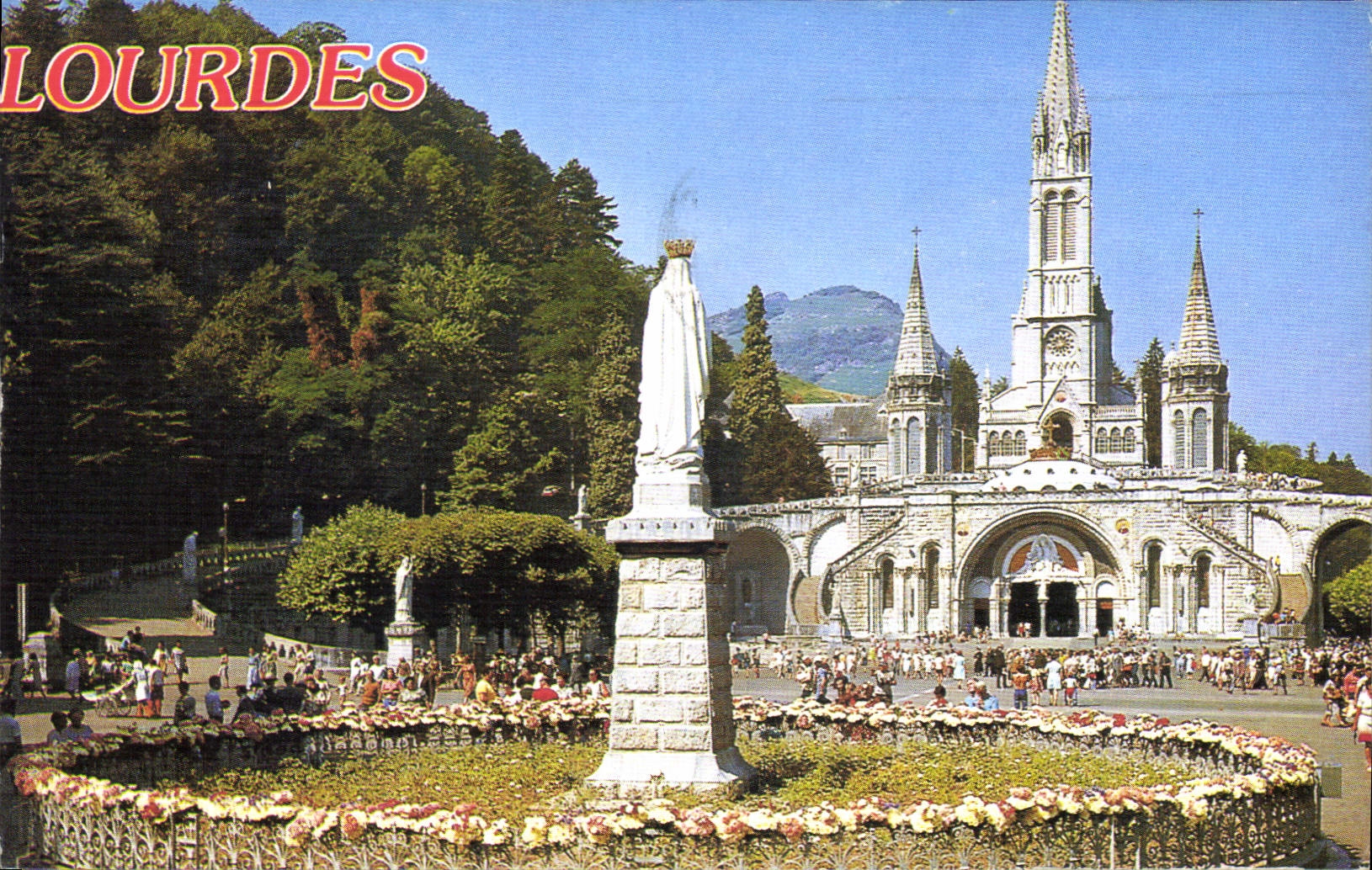 CPA Lourdes La Basilique et la Vierge Couronnee 