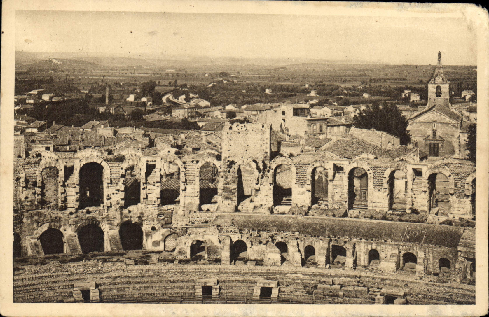 Arles — Vue générale prise des Arènes — Les Éditions d'Art Yvogin, Paris