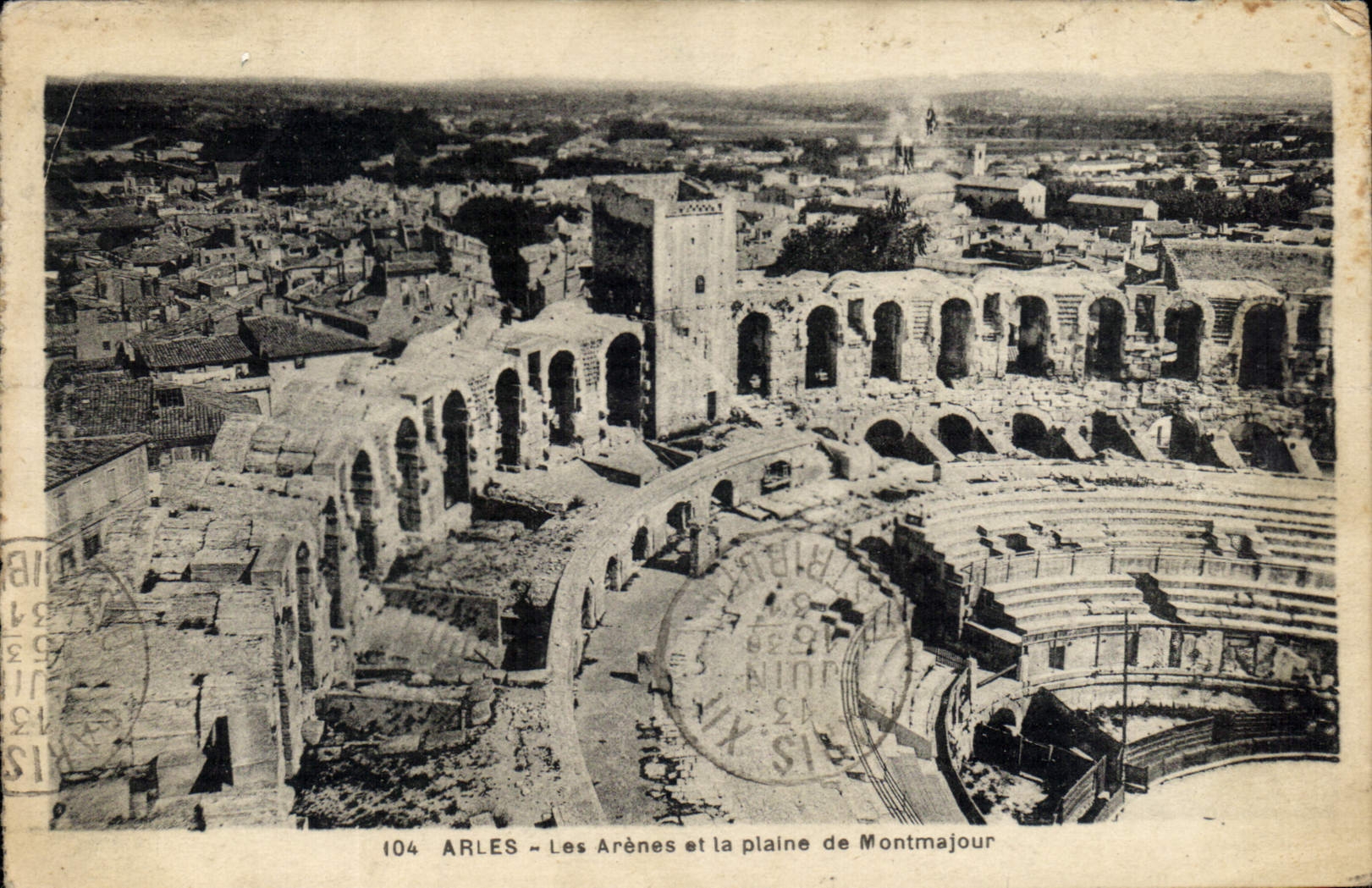 ARLES - Les Arènes et la plaine de Montmajour — n° 104 — Éd. J. Géographie