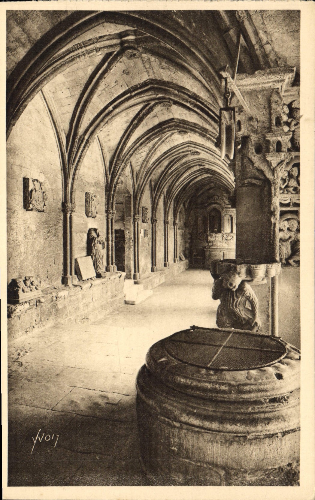Galerie du Cloître de St-Trophime — Arles (Bouches-du-Rhône) — Les Éditions d'Art YVON, Paris
